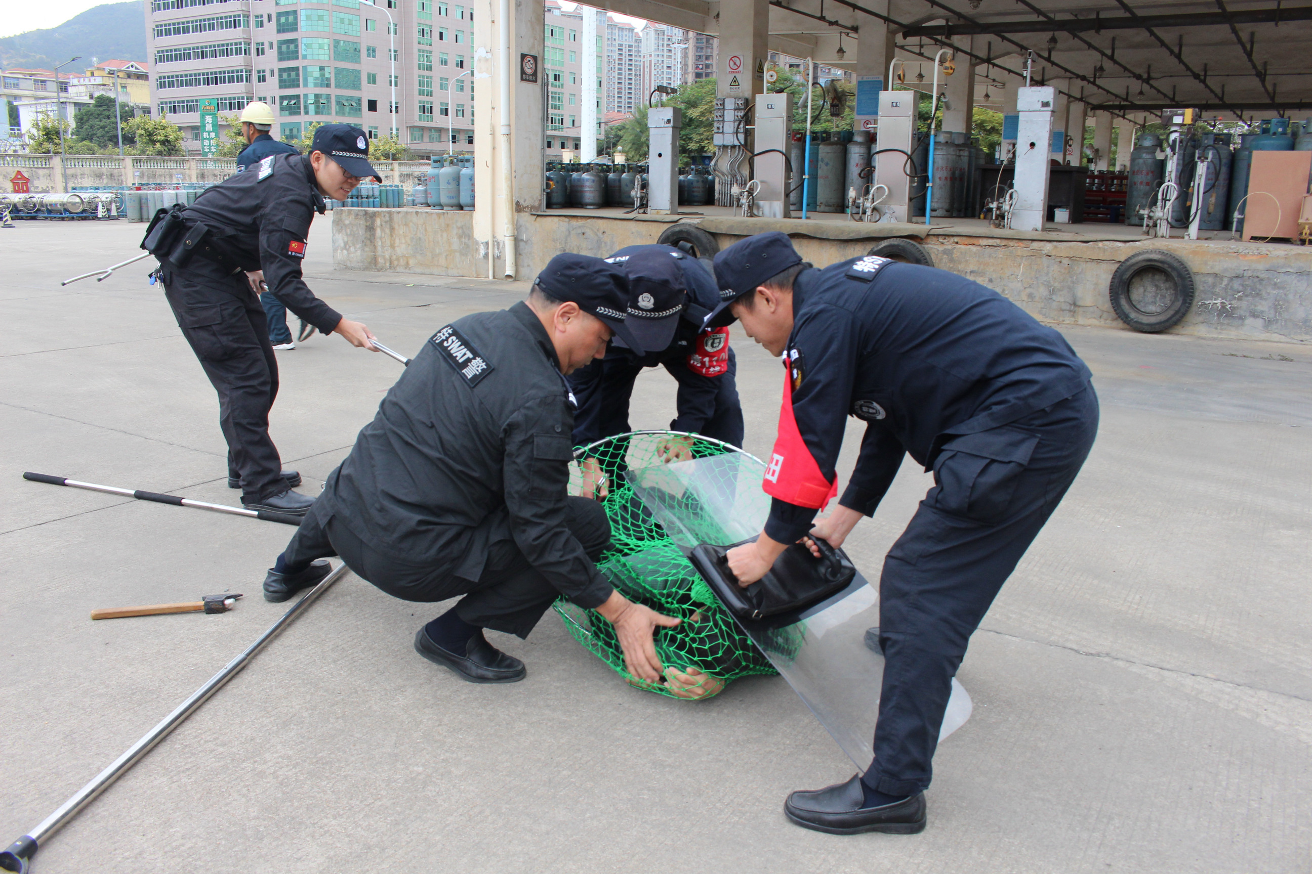 4、特警制服歹徒.JPG